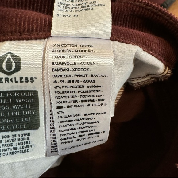 NWT! Levi’s High-Waisted Mom Burgundy Corduroy Jeans Size 33 26986-0048 - Picture 11 of 11